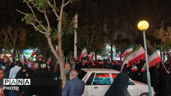 حضور مردم کرج در پنجاه و هفتمین شب بیعت با رهبری 