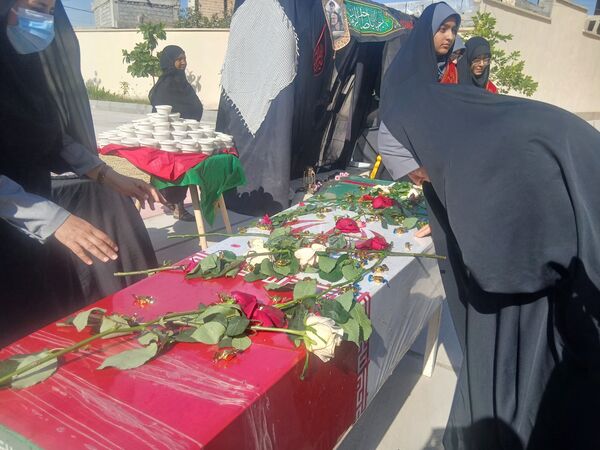 مراسم تشییع شهید گمنام در دبیرستان فرزانگان میناب