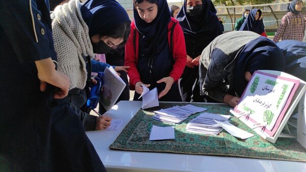 انتخابات شورای دانش آموزی در دبیرستان کوثر فرهنگیان 