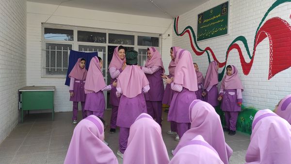 صبحگاه شاد مدارس دخترانه استان اصفهان در قالب طرح «نوجوان شاد ایرانی (نشا)»