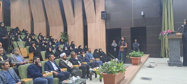 رونمایی از کتاب "اردک دیوانه" 