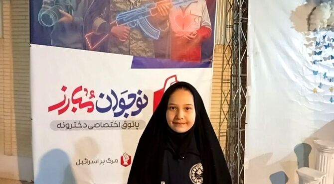 پاتوق فرهنگی دختران نوجوان مبارز در باغ ملی یزد