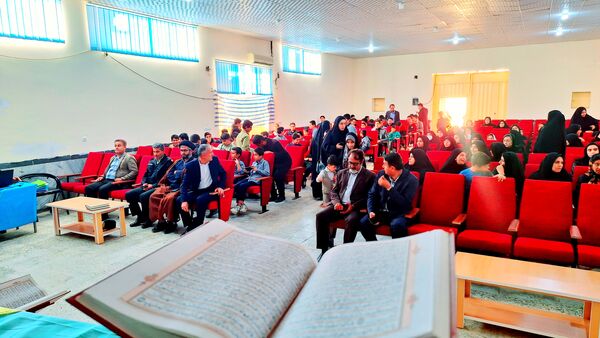 تجلیل از دانش‌آموزان نخبه مسابقات قرآن، عترت و نماز و تربیت‌بدنی