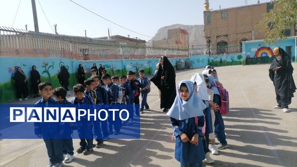 جشن شکوفه های کلاس اولی در دبستان شهید سید خلیل رضوی شهر بارنیشابور