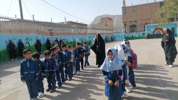 جشن شکوفه های کلاس اولی در دبستان شهید سید خلیل رضوی شهر بارنیشابور