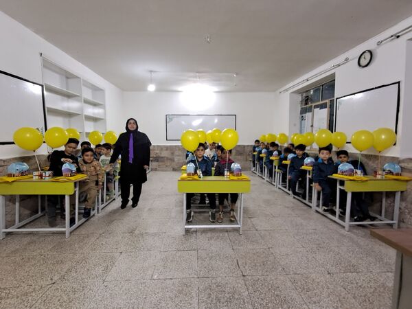 دانش آموزان در آغوش مدرسه