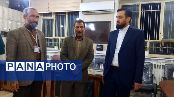 بازدید فرماندار مشهد از ستاد انتخاباتی منطقه ۱۶ مشهد