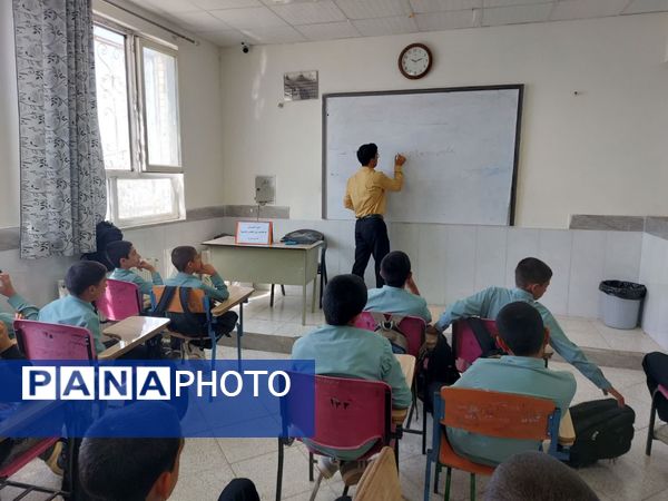 دوره آموزشی بهداشتی ویژه روز جهانی هاری در دبیرستان رئیس زاده خلیل آباد