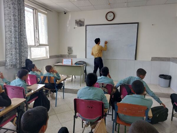 دوره آموزشی بهداشتی ویژه روز جهانی هاری در دبیرستان رئیس زاده خلیل آباد