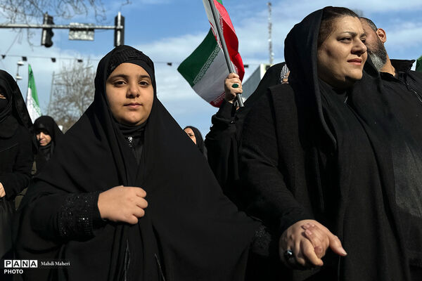 مراسم بیعت با سومین رهبر انقلاب در تهران - 1