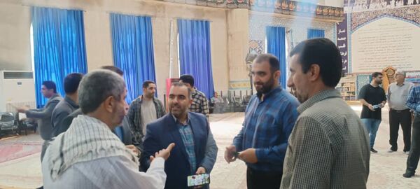برپایی میز خدمت ادارات در مصلای نماز جمعه شهرستان محمودآباد