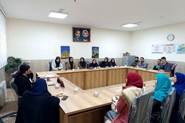  جلسه شورای معلمان دبستان شهید رجایی با محوریت طرح «رهیافت»