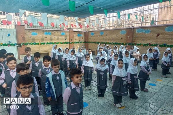 بازدید مدیر اداره تعلیم و تربیت شهرستانهای استان تهران از کودکستان فدک ناحیه دو شهرری 