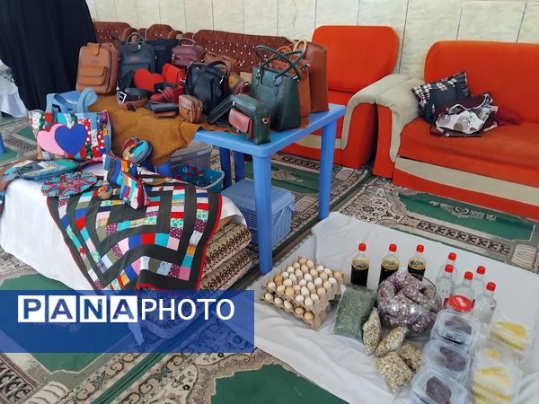 بازارچه‌ هنرهای‌ دستی‌ با رنگ و بوی عید