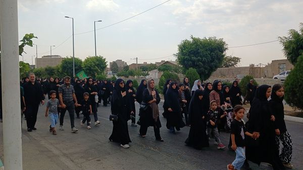 پیاده‌رویی جاماندگان اربعین در محمدشهرکرج 