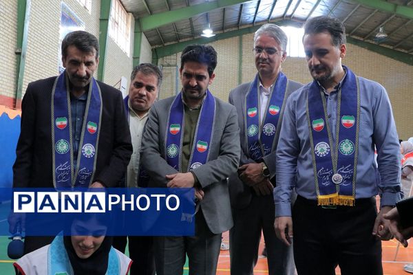 بهارستان دو صحنه همفکری، همدلی و همکاری پیشتازان در همایش یاوران انقلاب