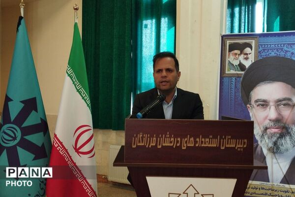 آیین گرامیداشت هفته پیوند انجمن اولیاء و مربیان در شهرستان ملارد 