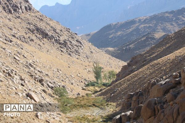 لاسرخ مهریز؛ مقصدی کوهستانی برای طبیعت‌گردان یزد