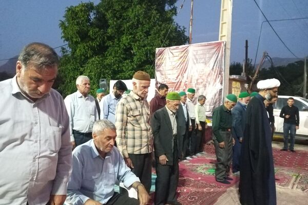 اقامه نماز جماعت همراه با اجتماعات شبانه در حسینیه شهدای شهر بار نیشابور