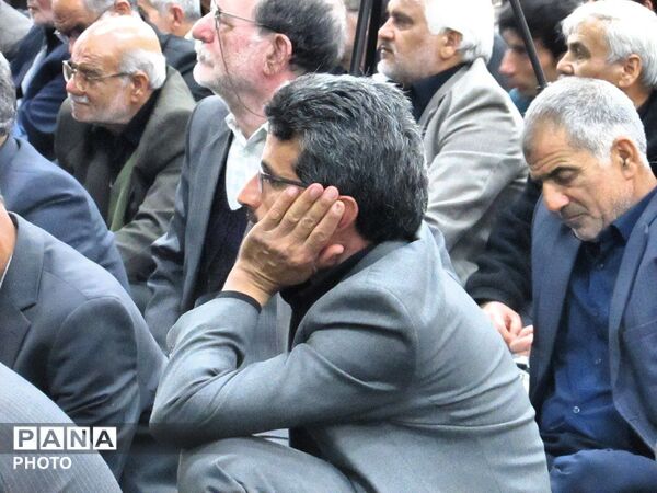 حضور اقشار مختلف مردم در مراسم اربعین رهبر شهید 