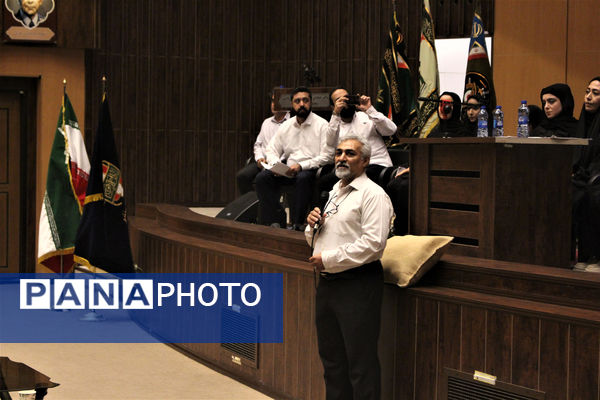 کارگاه نمایشنامه خوانی و نقد فیلم دفاع مقدس در قم