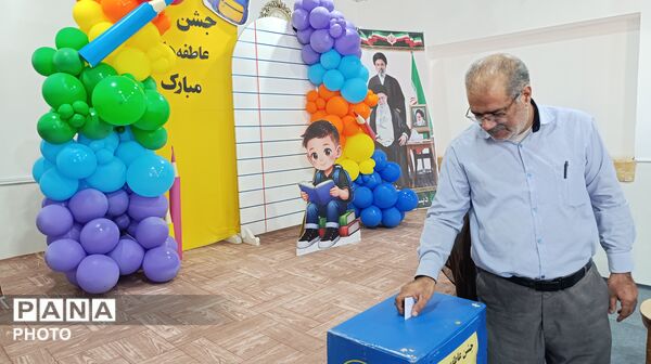 لبخند عاطفه بر لبان دانش‌آموزان میبدی