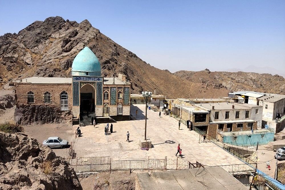 زیارتگاه امامزاده حسین اصغر در دل طبیعت زیبا در استان خراسان رضوی