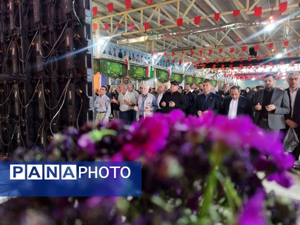 برگزاری مراسم تحویل سال نو در گلزار شهدای ملارد 