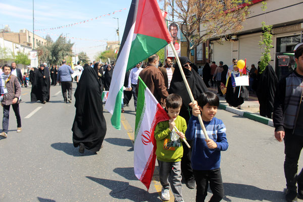 حضور عزتمندانه مردم قم در راهپیمایی آخرین جمعه ماه رمضان
