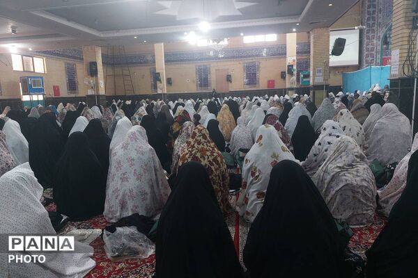 نماز جمعه؛ نمایش همبستگی مردم
