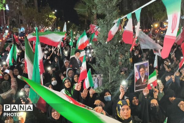 میدان هفت‌تیر بهارستان دو میزبان راهپیمایی شبانه مردم و فرهنگیان