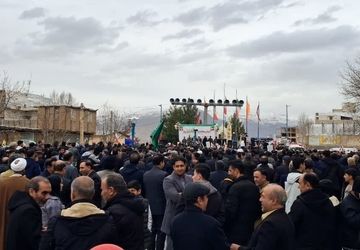 سیل جمعیت دانش آموزان الشتر در راهپیمایی ۲۲ بهمن  