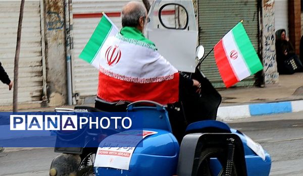 حضور پرشور مردم پاکدشت در راهپیمایی ۲۲ بهمن 