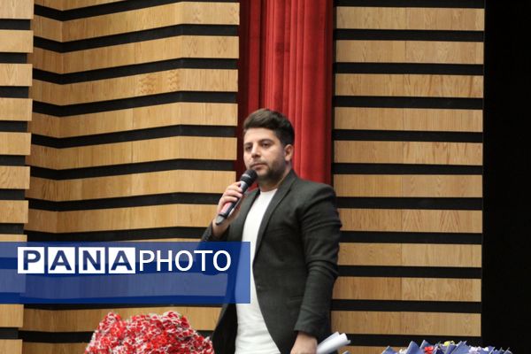 آیین تجلیل از برگزیدگان چهل و دومین دوره مسابقات فرهنگی و هنری دانش‌آموزان شهر تهران