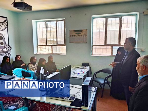 بازدید مدیر اداره آموزش و پرورش خلیل آباد از  کلاس‌های اوقات فراغت