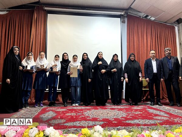 تجلیل از برگزیدگان تئاتر درسی و خبرنگاران پانا در ساوجبلاغ 