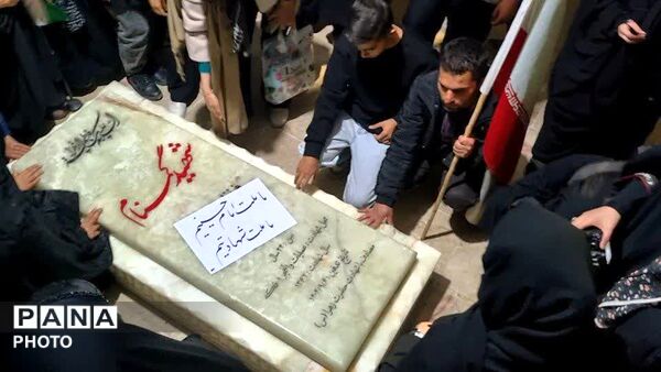هم‌نشینی آرام کنار مزار شهید گمنام