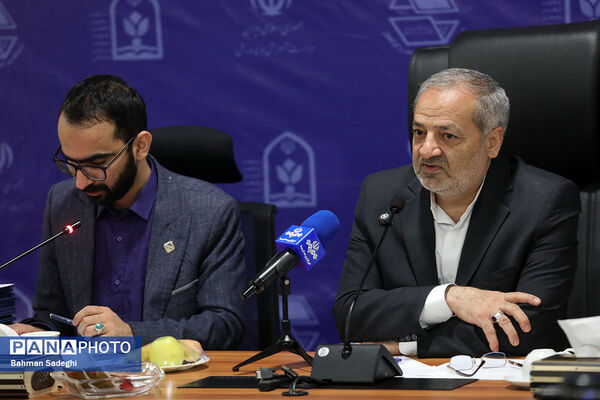 نشست صمیمی وزیر آموزش و پرورش با مدال آوران المپیادهای جهانی