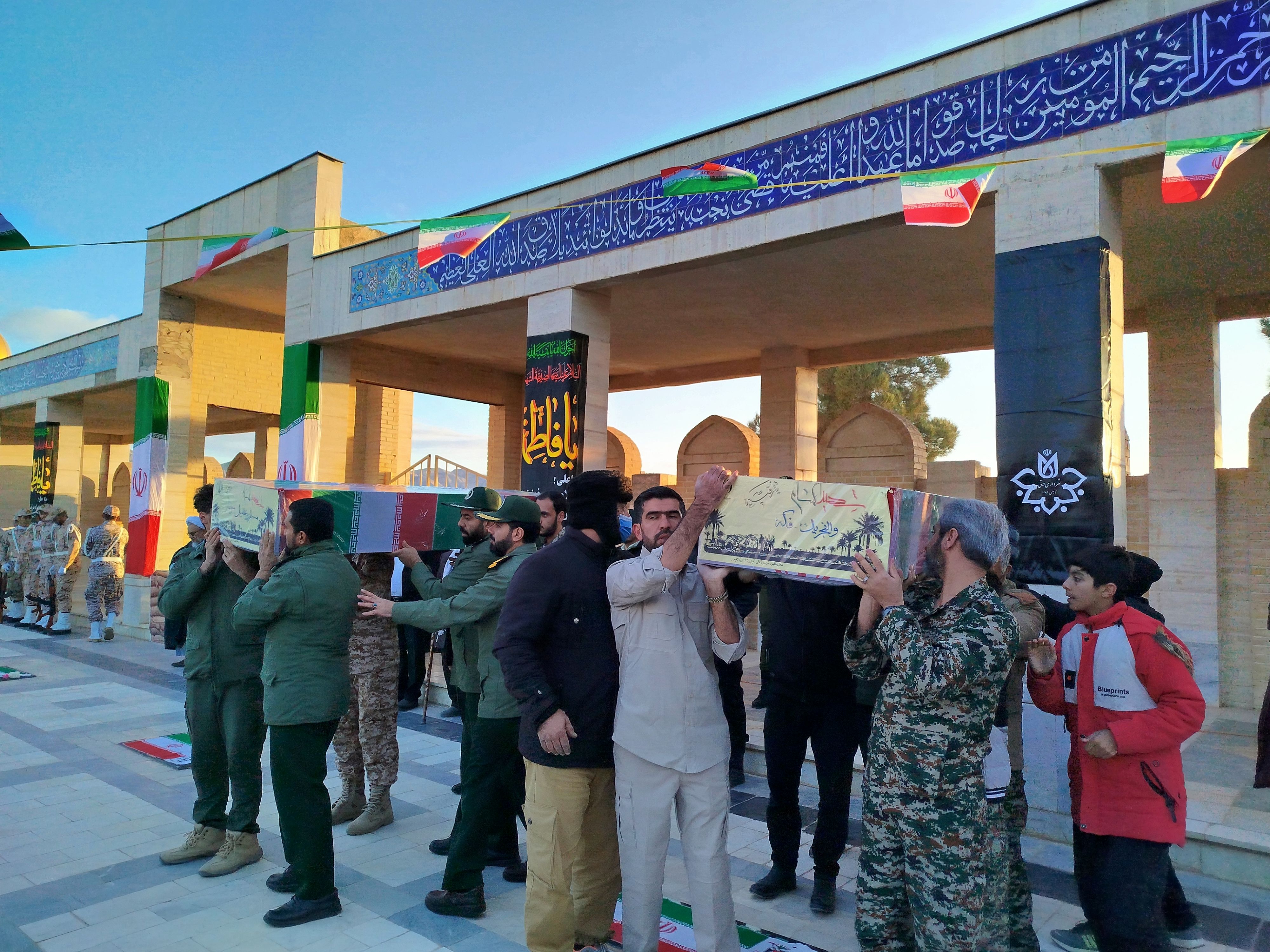 استقبال از شهدای گمنام در شهر درق