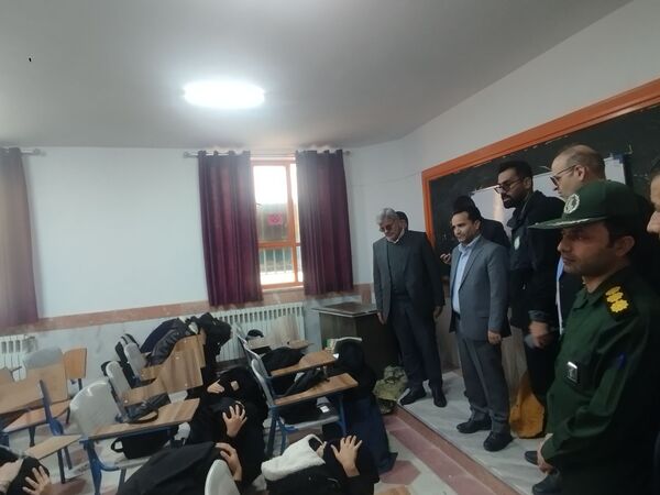 بیست‌و هفتمین مانور سراسری زلزله و ایمنی در مدرسه  هدف شهید شهیدی خلیل اباد 
