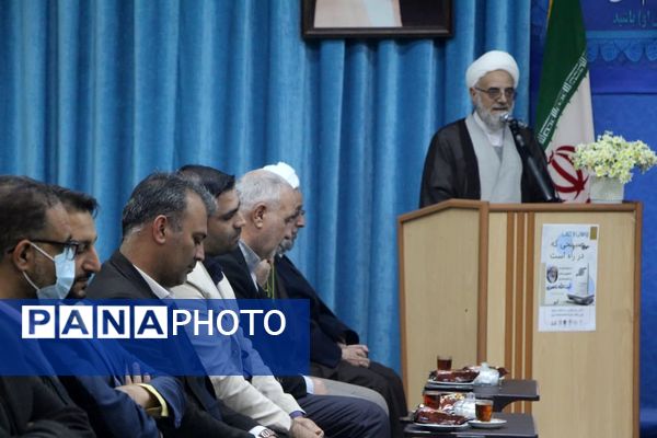 رونمایی کتاب «صبحی که در راه است» 