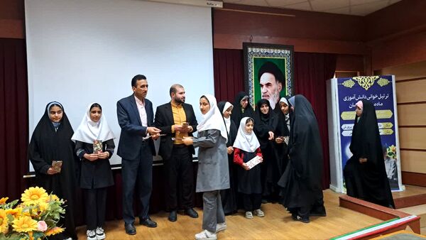 تجلیل از نخبگان قرآنی در نکا