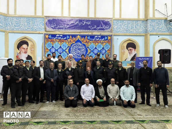 آیین جزءخوانی نوجوانان قمی در بقعه ابن بابویه 