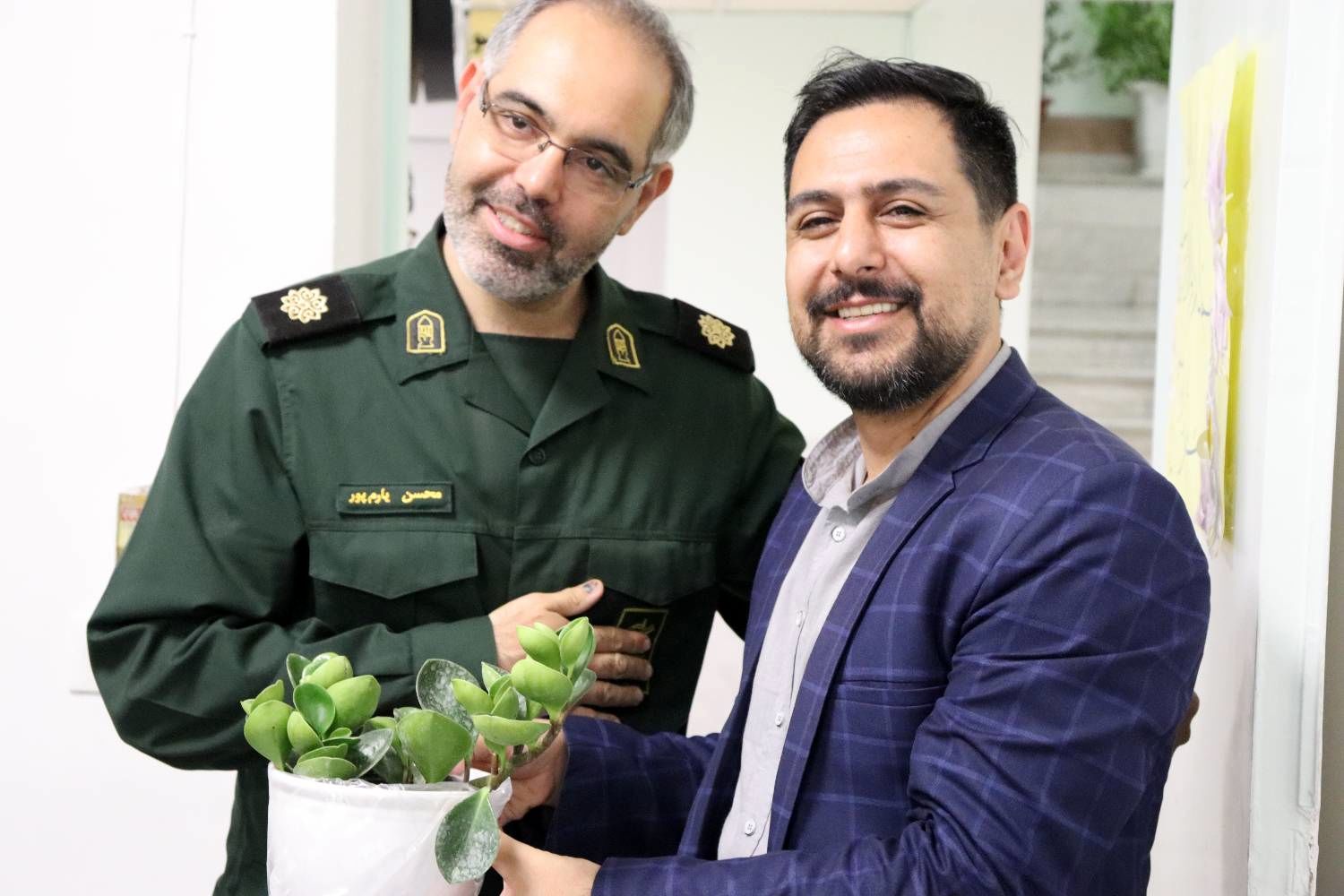 گرامیداشت هفته معلم با تجلیل از فرهنگیان آموزش و پرورش منطقه ۱۴ 