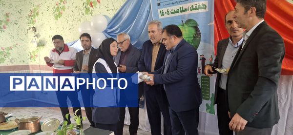 گرامیداشت هفته سلامت در دبیرستان فضیلت فاروج