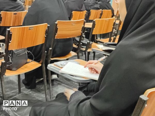 تقویت مهارت‌های تخصصی فرهنگیان مهریز در دبیرستان شکیب