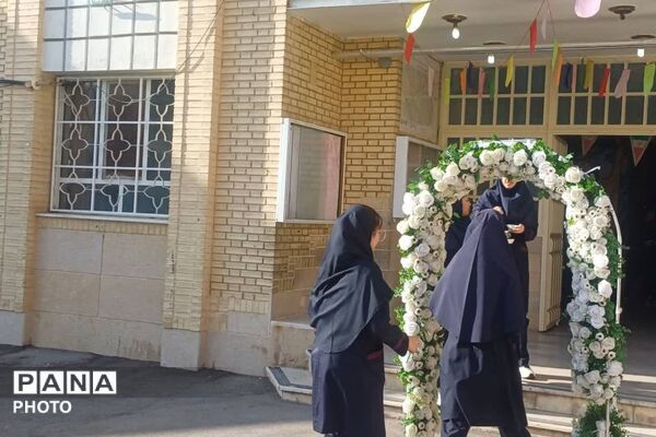 جشن جوانه‌ها در دبیرستان هیئت‌امنایی فرشتگان شیراز