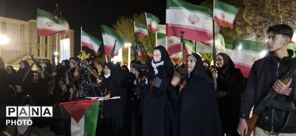 مرزنشینان ایستاده اند مانند زاگرس