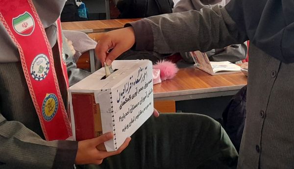 پویش مشق همدلی در دبستان دخترانه احدیان ناحیه ۶ مشهد