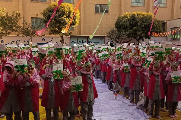 نغمه‌های قرآنی در دل دختران دبستان میقات بهارستان دو طنین‌انداز شد